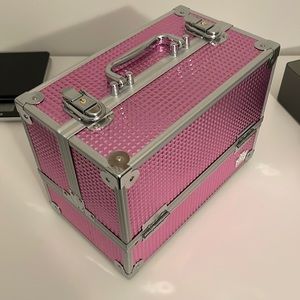 Caboodles Pink Hard Sided Train Case! Excellent condition, gently used!